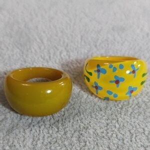 2 vintage plastic dome rings